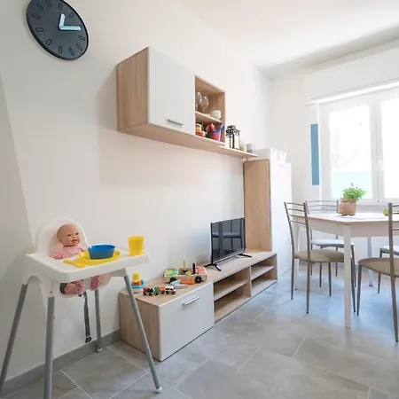 Babyaccommodation Family Panoramic Ii Daire Pietra Ligure