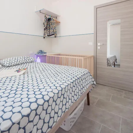 Babyaccommodation Family Panoramic Ii Daire Pietra Ligure